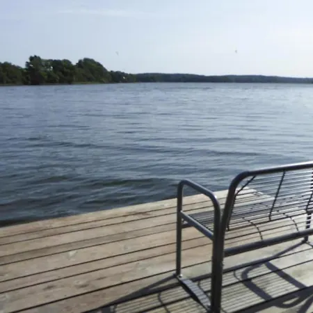 Bungalow Am See Mit Ruderboot In *