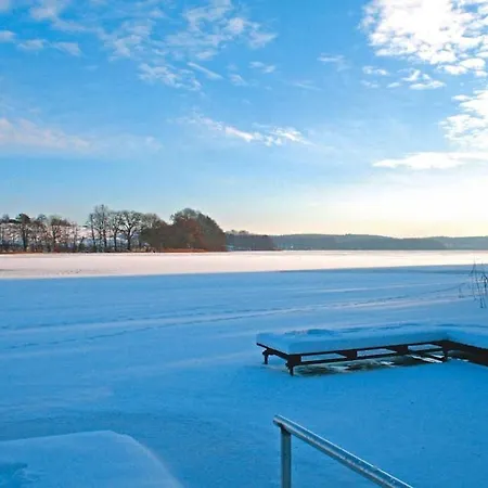 Bungalow Am See Mit Ruderboot In *