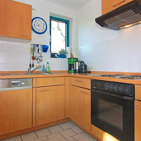Bungalow Am See Mit Ruderboot In *