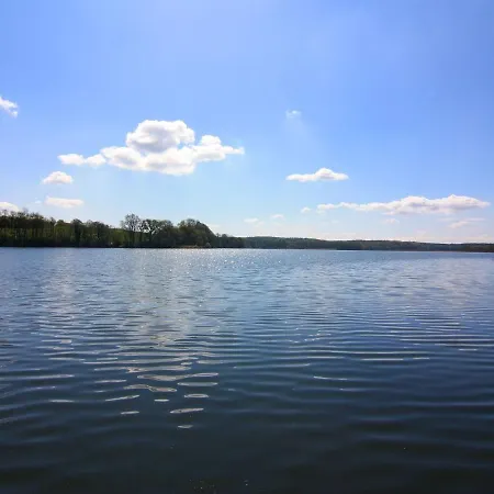 Bungalow Am See Mit Ruderboot In Prázdninový dům